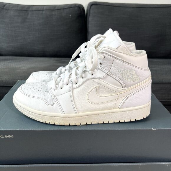 Nike Air Jordan 1 Mid Triple White Basketball Shoes 554724-109 Men's Size 9 - Picture 2 of 12